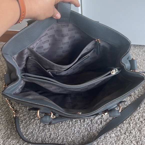 Michael Kors Grey leather purse - Picture 3 of 4